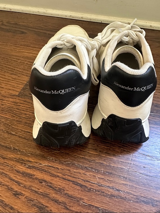 Athletic_Shoes